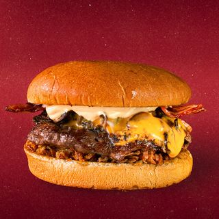 Truffle King Burger + Cartofi Prajiti