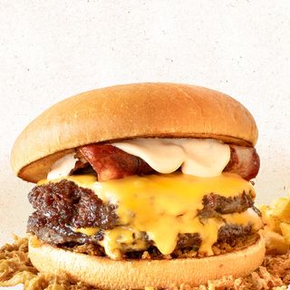 Double Cheesy Burger + Cartofi Prajiti