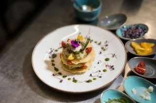 Salata de vinete cu biscuiti de parmezan
