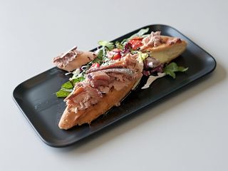 Bruschete cu ton si anchois