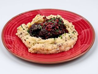 Obrajori de vita in sos de vin rosu