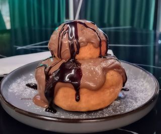 Papanasi cu Nutella si topping de vanilie