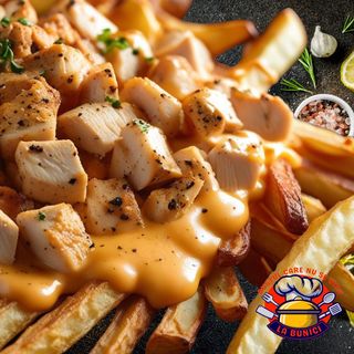 Pui cu cartofi si sos cheddar