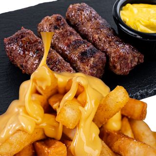 Meniu mititei cu cartofi prajiti si sos ceddar