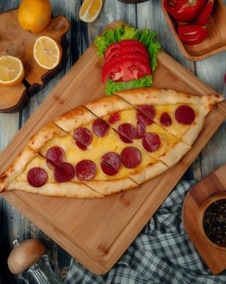 Pida turceasca cu salam