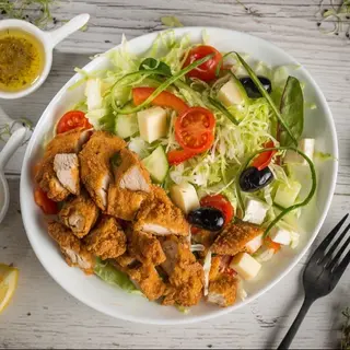 Salata cu cripsy de pui