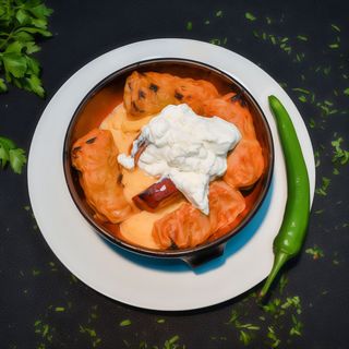 SARMALE CA LA OAS - 4 sarmale(320g) cu mamaliguta(300g), ciolan afumat rumenit(100g), stamparate cu smantana(100g) -750g