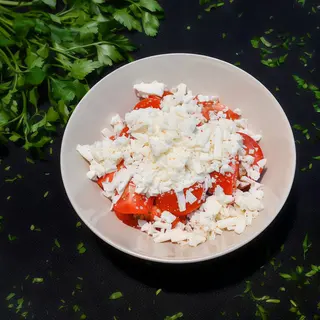 Salata de rosii cherry cu branza de oaie - 250g