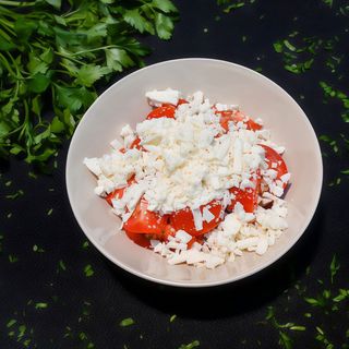 Salata de rosii cherry cu branza de oaie - 250g