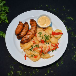 MANCAREA CASEI - carnati de casa(180g) rumeniti, garnisiti cu cartofi taranesti(250g) si mustar(50g) - 400g