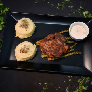 MUSCHI DE VITA(175g) CU SPARANGHEL(70g) - servit alaturi de piure(220g) si sos capere(30g) - 400g