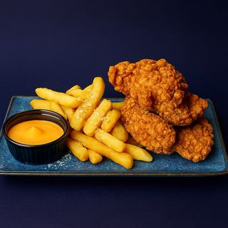 Aripioare de pui crispy cu cartofi prăjiți