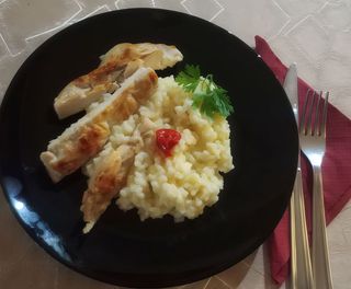 Orez cu piept de pui la grătar