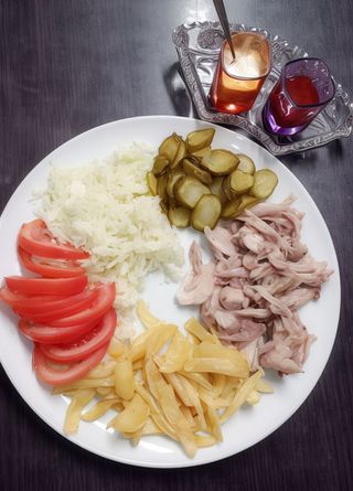 Shaorma de pui la farfurie