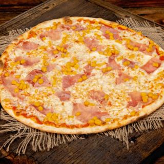 Pizza medie Prosciutto cu porumb