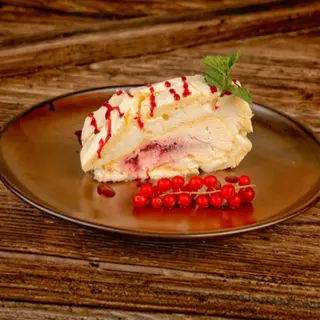 Bezea cu cremă de mascarpone și zmeură