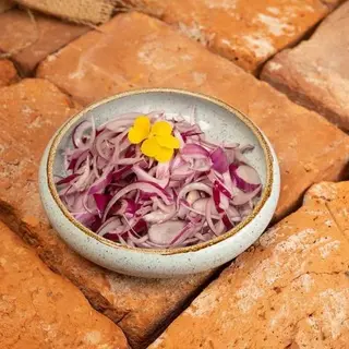 Salată ceapă roșie