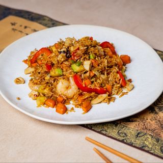 Orez prajit cu fructe de mare