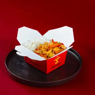 Piept de pui în sos chili cu usturoi