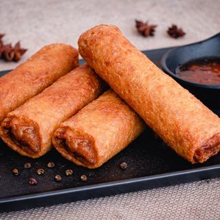 Pachețele de primăvară cu carne de porc