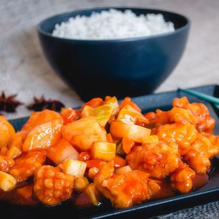 Piept de pui cu ananas în sos marinat