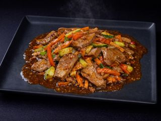 Limbă de porc în sos picant