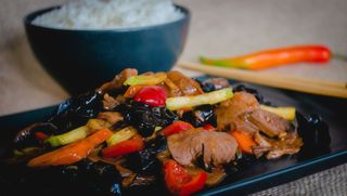 Limbă de porc cu ciuperci urechi-de-lemn