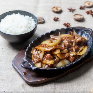 Pulpă de vită cu ceapă