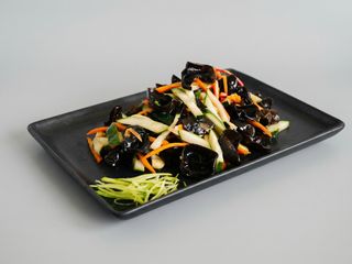 Salată cu ciuperci urechi de lemn