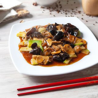 Trei feluri de ciuperci în sos