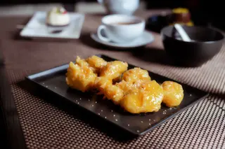 Desert mixt cu fructe coapte în susan
