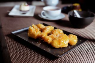 Desert mixt cu fructe coapte în susan