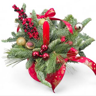 Cutie de catifea rosie cu brad si decoratiuni