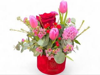 aranjament in cutie rosie