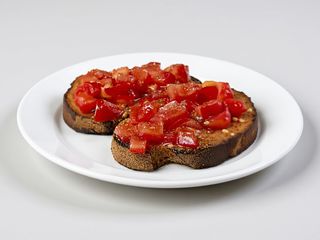Bruschette con pomodorini e basilico