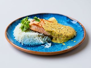 Somon la grătar cu sos de mustar dijon și orez basmati