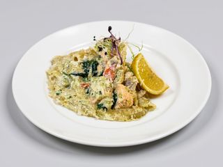 Penne cu somon in sos alb