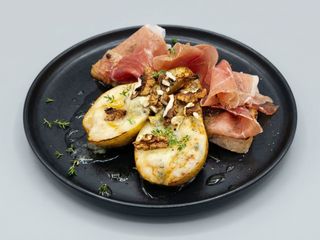 Para coapta cu gorgonzola, nuci si miere, prosciutto, rucola