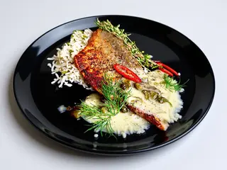 Biban de mare file cu sos lemon-butter