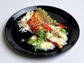 Biban de mare file cu sos lemon-butter