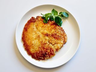 Snitel crocant din cotlet de porc