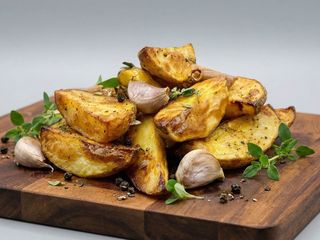 Cartofi aurii la cuptor