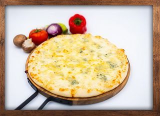 Pizza Quattro Formaggi Ø30cm + Doza Suc