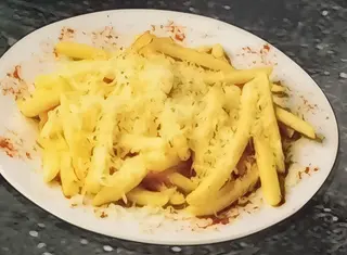 Cartofi prajiti cu cascaval
