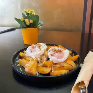 Cartofi cu oua si mozzarella