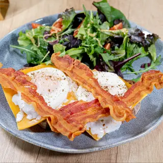 Ochiuri posate cu bacon
