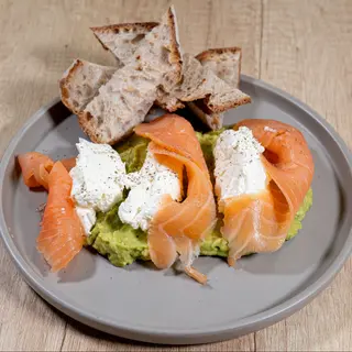 Mousse cu avocado si somon afumat