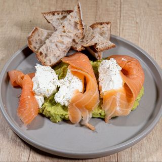 Mousse cu avocado si somon afumat