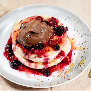 Clatite americane cu crema de ciocolata si fructe