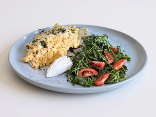 Toast cu oua scrambled